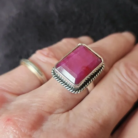 Ruby Ring - Picture 1 of 7